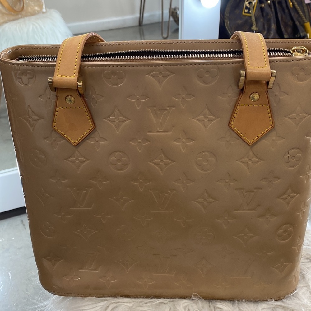 Louis Vuitton Houston Tote vernis - Picture 10 of 10